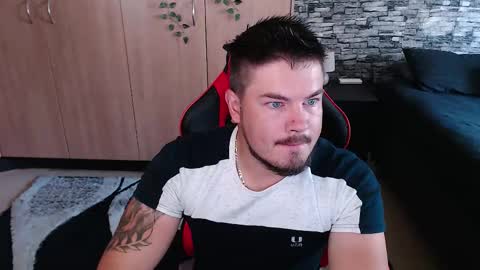 Snapshot of blueeyeboy0 chatting on 11-20-25, 08:03 blueeyeboy0 online show from 11-20-25, 08:03