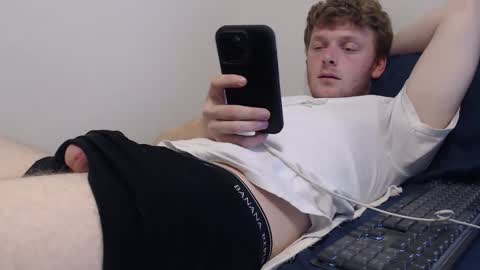 Snapshot of blueeyedtwinkie chatting on 02-10-26, 02:26 blue eyed twink online show from 02-10-26, 02:26
