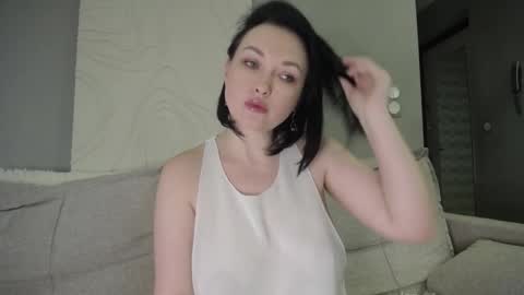 Snapshot of blueeyeess chatting on 01-17-25, 10:22 Alina online show from 01-17-25, 10:22