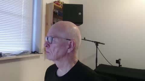 blueeyesn8 online show from 11-18-25, 07:35