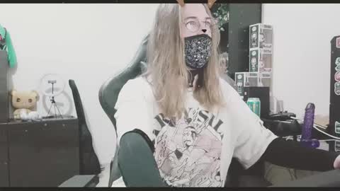 Snapshot of bluespanking chatting on 12-17-25, 12:16 Blue online show from 12-17-25, 12:16