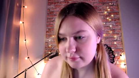 Snapshot of blush_ellie chatting on 12-11-24, 04:31 Ellie3 online show from 12-11-24, 04:31