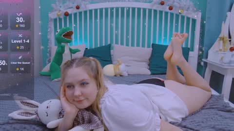 Snapshot of blush_ellie chatting on 12-25-24, 04:54 Ellie3 online show from 12-25-24, 04:54