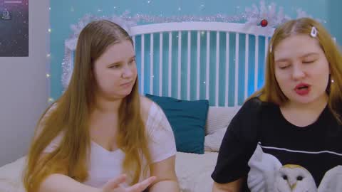 Snapshot of blush_ellie chatting on 01-25-25, 05:40 Ellie3 online show from 01-25-25, 05:40