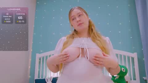 Snapshot of blush_ellie chatting on 02-26-25, 02:36 Ellie3 online show from 02-26-25, 02:36