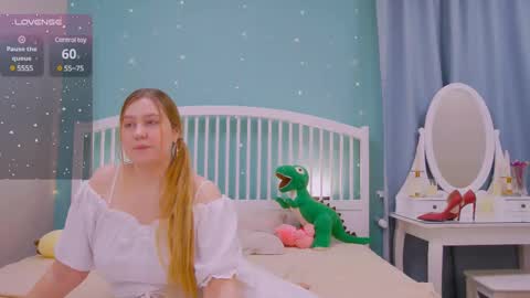 Snapshot of blush_ellie chatting on 02-26-25, 05:39 Ellie3 online show from 02-26-25, 05:39