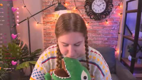 Snapshot of blush_ellie chatting on 09-11-25, 12:05 Ellie3 online show from 09-11-25, 12:05