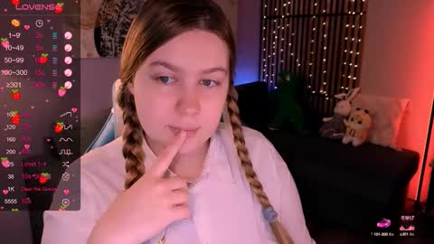 Snapshot of blush_ellie chatting on 09-21-25, 08:21 Ellie3 online show from 09-21-25, 08:21