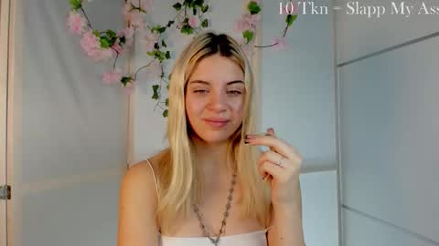 Chloe online show from 10-10-25, 07:07