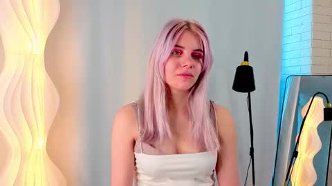 Chloe online show from 10-24-25, 06:10