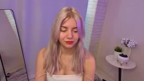 Chloe online show from 10-28-25, 06:28