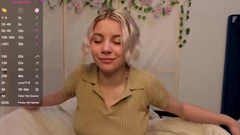 Chloe online show from 11-23-25, 06:02