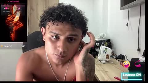 Snapshot of bob_pettersonn chatting on 10-14-25, 04:35 Bob INDEPENDENT MODEL online show from 10-14-25, 04:35