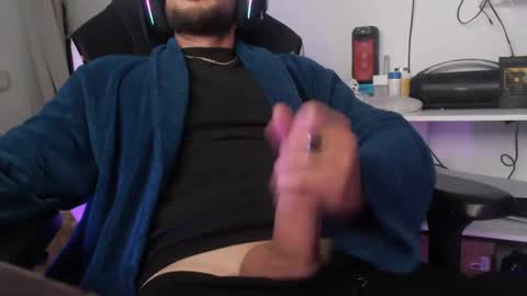 Snapshot of bodyking69 chatting on 01-17-25, 07:27 bodyking69 online show from 01-17-25, 07:27