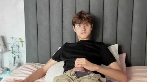 Boleyn online show from 01-31-25, 01:02