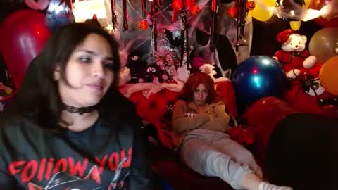 Snapshot of bom_bomx chatting on 11-02-25, 02:19 Paris online show from 11-02-25, 02:19