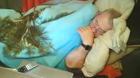 Bomber59potsdam online show from 12-19-24, 08:44