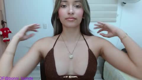 Bonnie online show from 09-30-25, 01:43