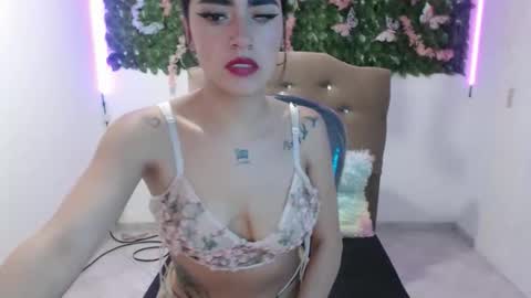 Snapshot of bonnie_blue_18 chatting on 11-24-25, 02:17 Bonnie online show from 11-24-25, 02:17