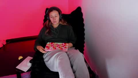 Bonnie Help me reach 500 likes online show from 01-16-26, 02:48