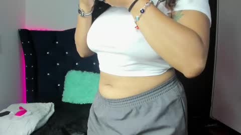 Snapshot of bonnie_tucci_ chatting on 09-18-25, 01:02 Bonnie online show from 09-18-25, 01:02