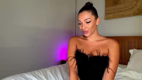 Snapshot of bonnieandclyde540767 chatting on 12-23-25, 02:31 bonnieandclyde540767 online show from 12-23-25, 02:31