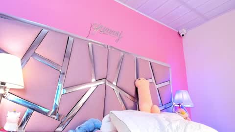 Bonnie  online show from 01-27-25, 07:24