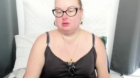 Bonnie online show from 10-13-25, 10:48