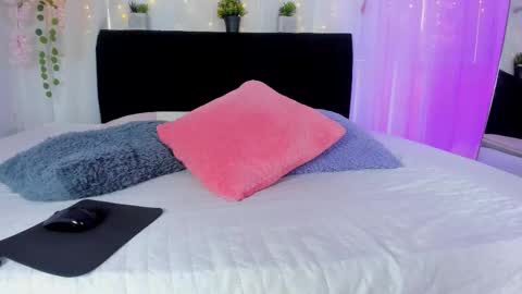 bonny_and_carrot online show from 12-20-25, 06:48