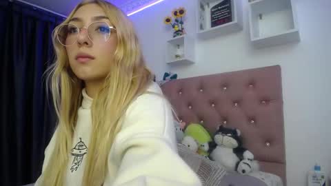 Snapshot of bonny_clyde_xx_ chatting on 10-09-25, 04:32 Soffy Brooks Independent model online show from 10-09-25, 04:32