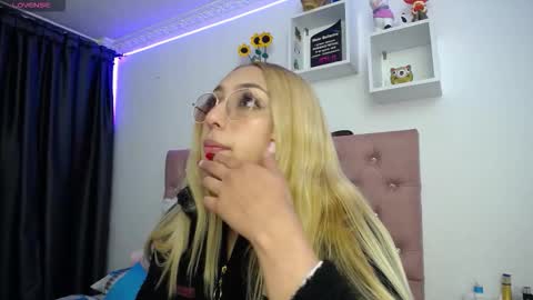 Snapshot of bonny_clyde_xx_ chatting on 10-13-25, 05:07 Soffy Brooks Independent model online show from 10-13-25, 05:07