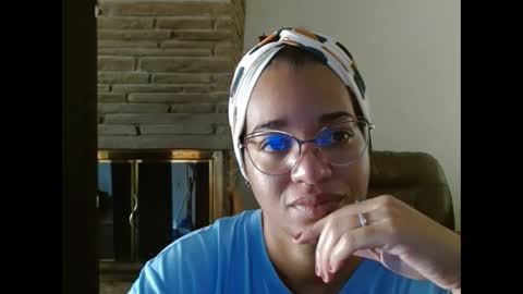 Snapshot of bonvivantb chatting on 10-09-25, 01:31 Queen Bon Vivantt online show from 10-09-25, 01:31