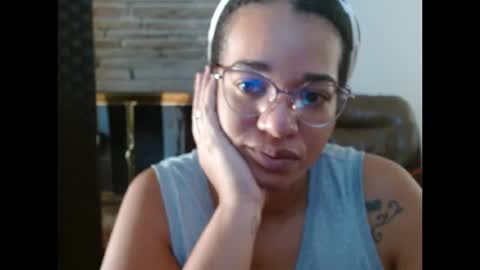 Snapshot of bonvivantb chatting on 10-10-25, 01:32 Queen Bon Vivantt online show from 10-10-25, 01:32