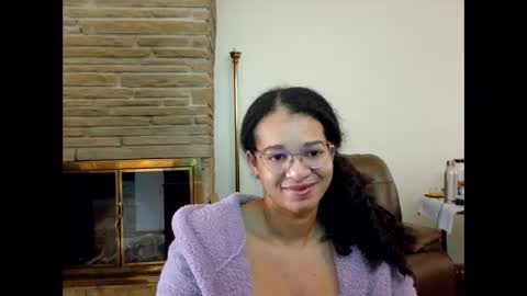 Snapshot of bonvivantb chatting on 10-20-25, 01:22 Queen Bon Vivantt online show from 10-20-25, 01:22