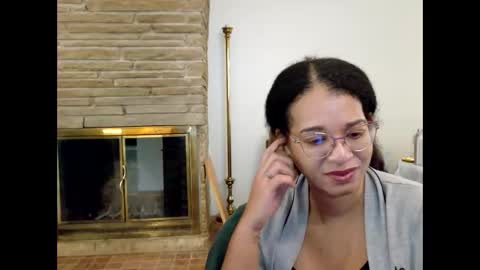 Snapshot of bonvivantb chatting on 10-21-25, 01:23 Queen Bon Vivantt online show from 10-21-25, 01:23