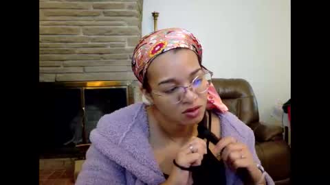 Snapshot of bonvivantb chatting on 10-27-25, 01:48 Queen Bon Vivantt online show from 10-27-25, 01:48