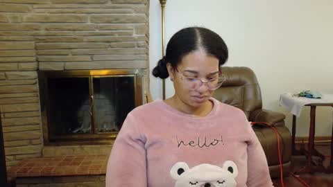 Snapshot of bonvivantb chatting on 10-31-25, 02:07 Queen Bon Vivantt online show from 10-31-25, 02:07