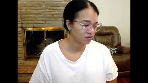 Snapshot of bonvivantb chatting on 11-12-25, 02:28 Queen Bon Vivantt online show from 11-12-25, 02:28