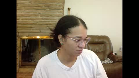 Snapshot of bonvivantb chatting on 11-14-25, 02:05 Queen Bon Vivantt online show from 11-14-25, 02:05