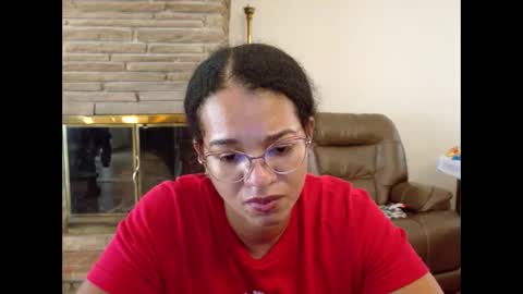 Snapshot of bonvivantb chatting on 11-19-25, 05:57 Queen Bon Vivantt online show from 11-19-25, 05:57