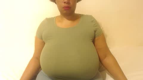 Snapshot of boobyqueen24 chatting on 10-09-25, 01:47 boobyqueen online show from 10-09-25, 01:47