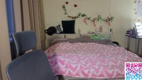 Snapshot of booozekirs_ chatting on 02-20-26, 02:52 Milena online show from 02-20-26, 02:52