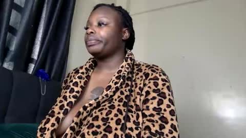 Snapshot of bootylicious_1_ chatting on 01-18-26, 01:59 vee online show from 01-18-26, 01:59