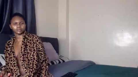 Snapshot of bootylicious_1_ chatting on 02-10-26, 12:15 vee online show from 02-10-26, 12:15