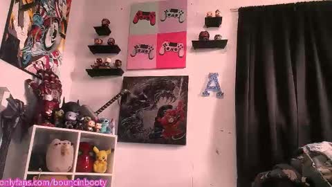 Snapshot of bouncinbooty chatting on 03-27-26, 08:30 Pumpkin Butt online show from 03-27-26, 08:30