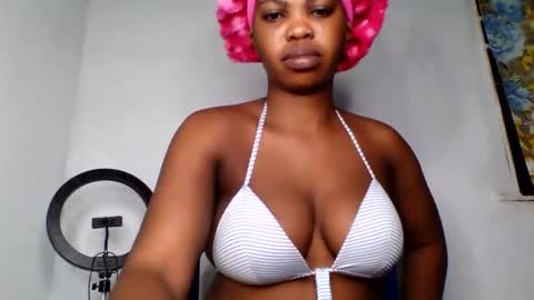 Snapshot of bouncingxxx_ass chatting on 11-13-25, 02:54 mirabel online show from 11-13-25, 02:54