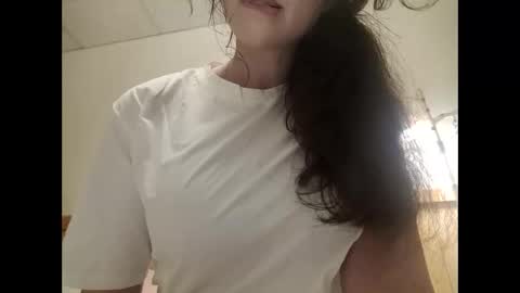 Bouncy Queen Majesty online show from 10-24-25, 06:26