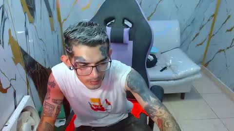 boy_tatto77 online show from 02-15-26, 03:42