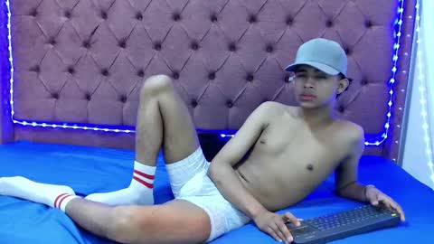 ALEX - TAYLER  -MIKE online show from 02-19-25, 02:44
