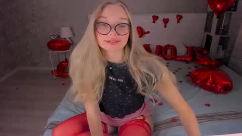 Snapshot of boysloveblondee chatting on 02-13-25, 12:21 BoysLoveBlondee online show from 02-13-25, 12:21